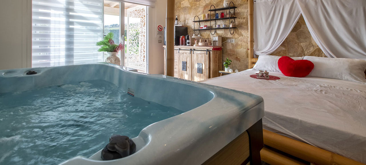 Romantic Spa - Una SPA con letto matrimoniale a baldacchino e vasca idromassaggio 3 posti, a pochi minuti da Alghero - 4